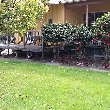 Redwood Inn Willits Exterior photo